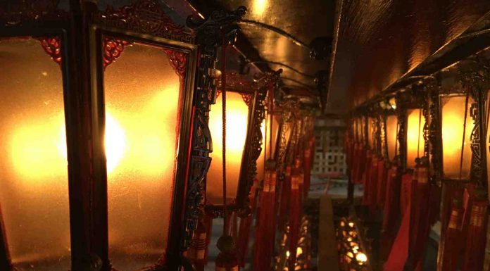 Man Mo Temple (Hong Kong Island) Man Mo Temple - Hong Kong